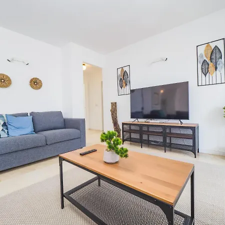 Cubo's Torreoceano Family Apartment *